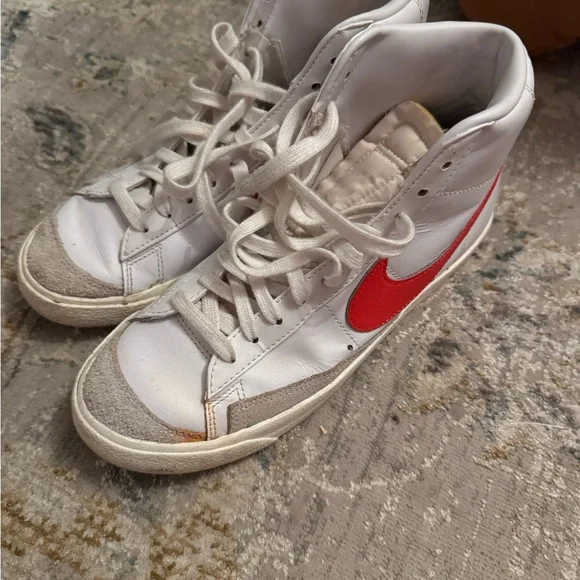 Nike White and Red High-Top Blazers - Picture 3 of 4